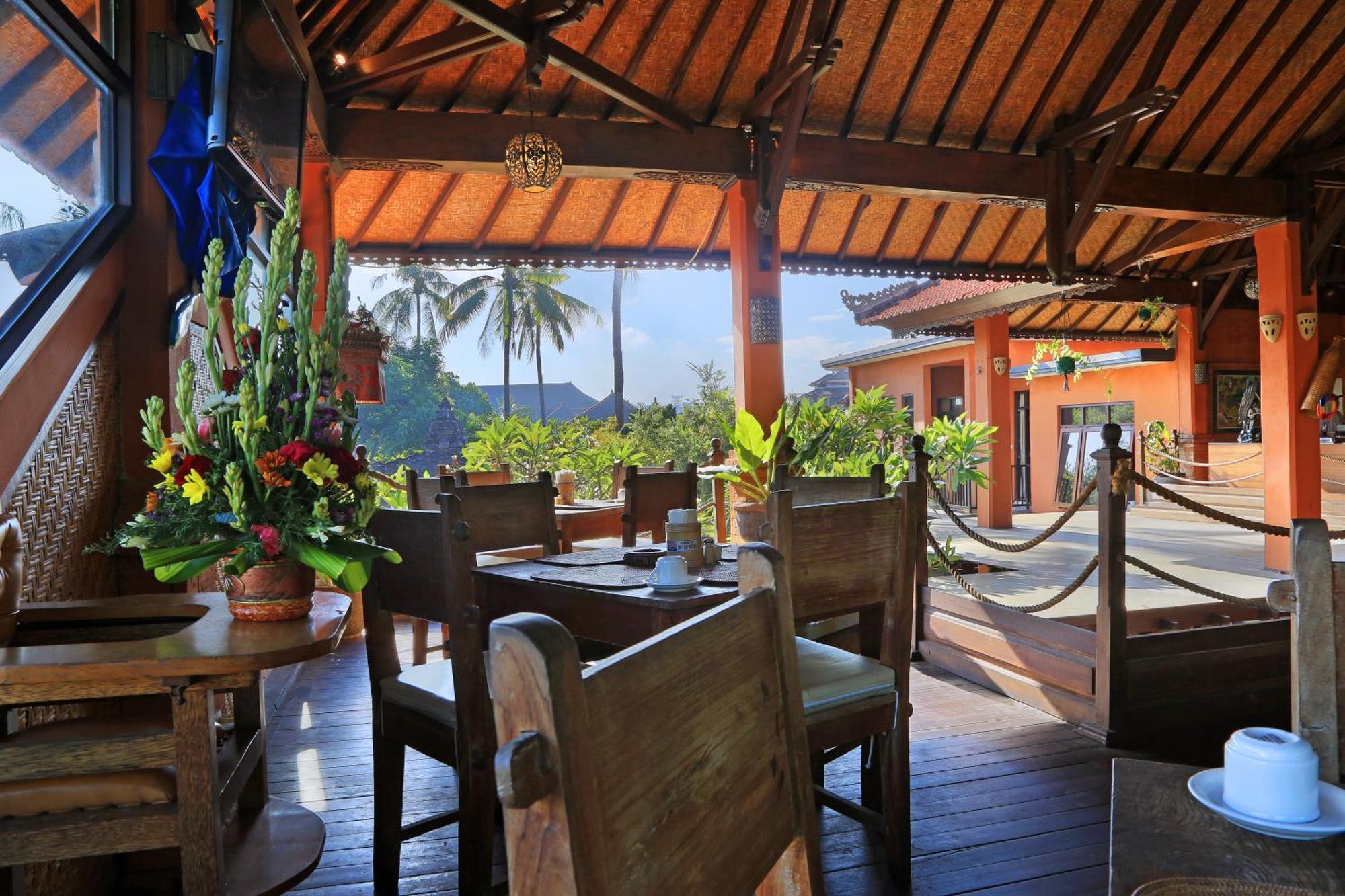 Satriya Hotel 3*